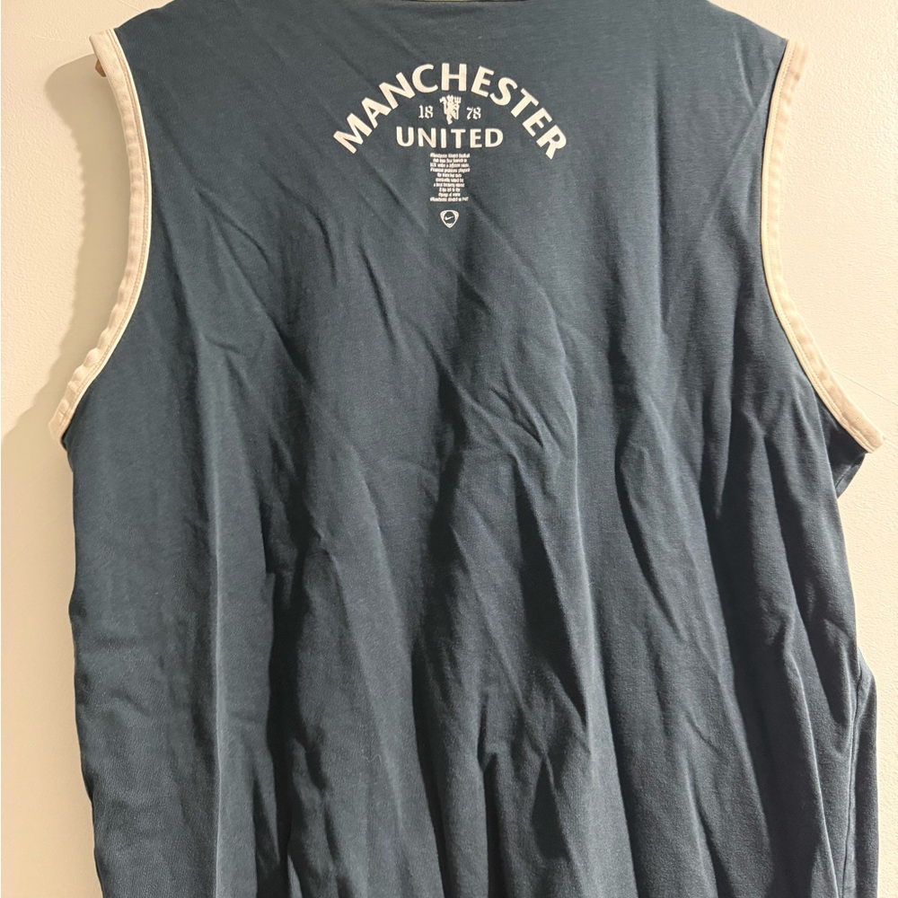 Vintage Nike Manchester United Sleeveless Shirt - Picture 3 of 3